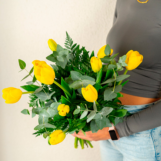Ramo de tulipanes amarillos para regalar