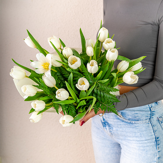 Ramo de tulipanes blancos para regalar