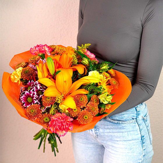 Ramo de flores en tonos naranja para regalar